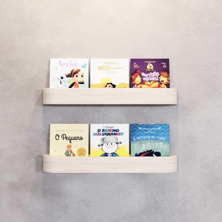 Prateleira com livros infantis
